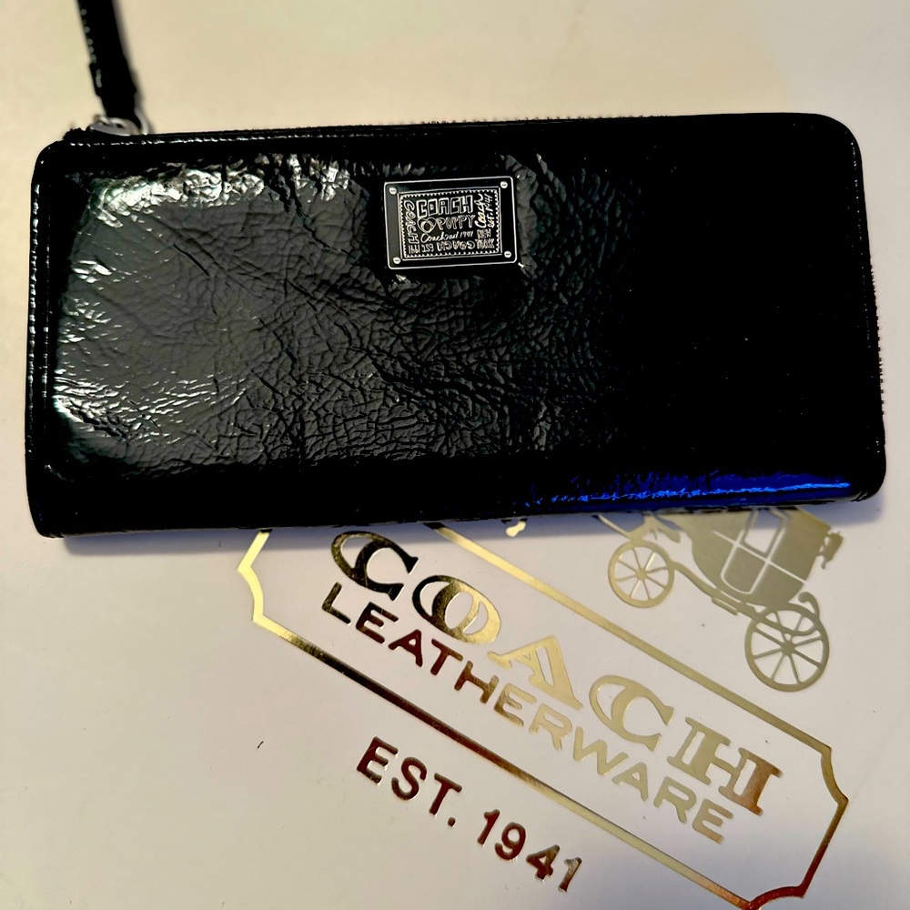 Black patent leather poppy wallet